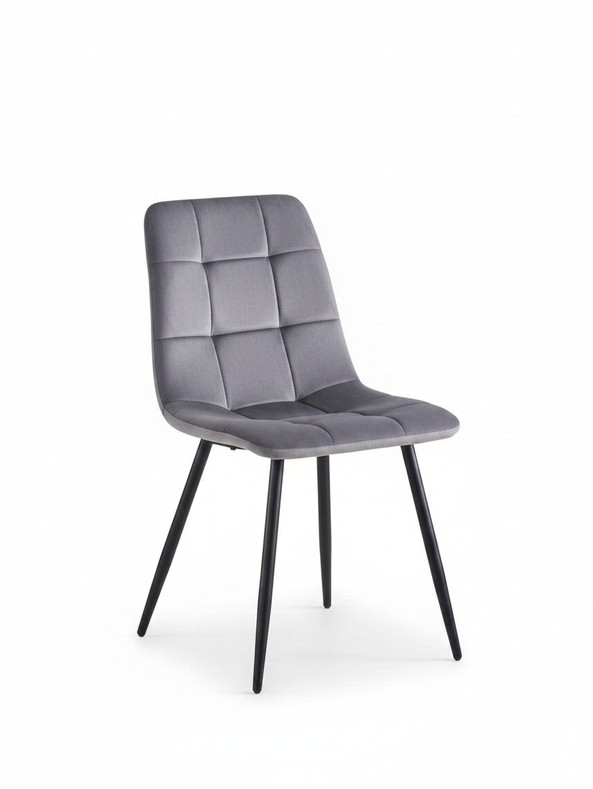 Chaise de salle à manger Élio par TOCO Meubles en velours gris avec dossier capitonné et pieds en métal noir