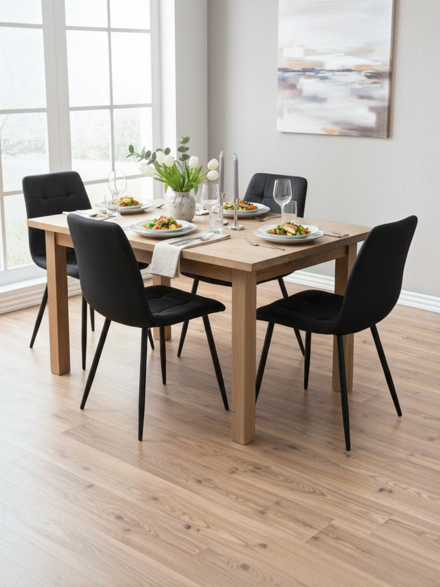 Chaise de salle à manger TOCO Meubles Madison en velours noir avec capitonnage croisé et pieds en acier noir