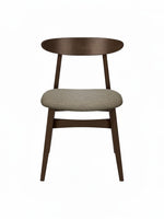Chaise de salle à manger TOCO Meubles Venice en bois massif foncé avec assise rembourrée en tissu gris texturé