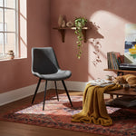 Chaise de salle à manger Vito TOCO Meubles en similicuir gris marbré avec pieds en métal noir