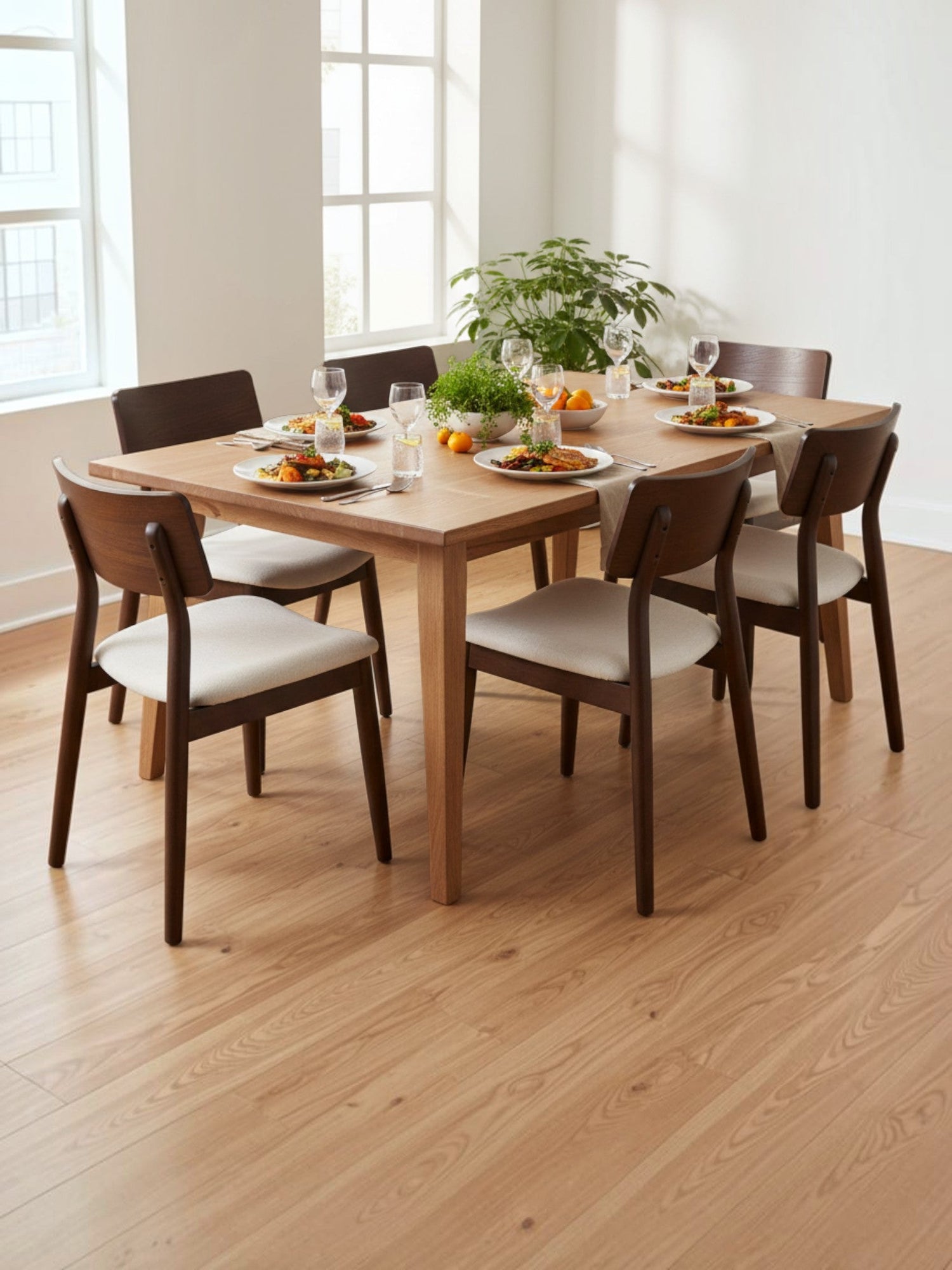 Chaises de salle à manger TOCO Meubles Transformer en bois noyer foncé avec assises rembourrées claires autour d'une table