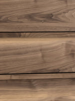 Gros plan sur le veinage naturel du bois de la commode double Alma par TOCO Meubles
