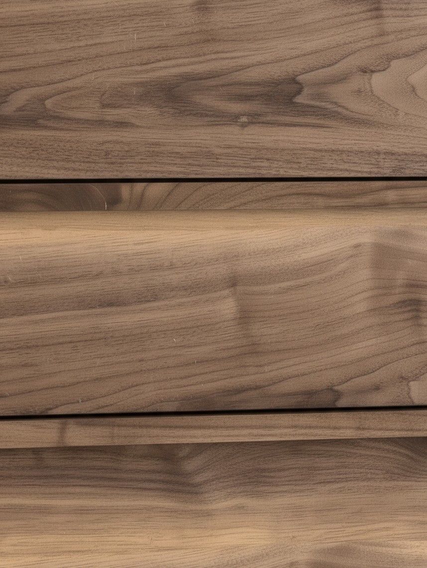 Gros plan sur le veinage naturel du bois de la commode double Alma par TOCO Meubles