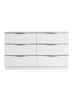 Commode double Céleste TOCO Meubles blanche avec six tiroirs à façades texturées et poignées argentées modernes
