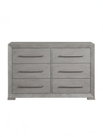Commode double Arthur de TOCO Meubles en placage de chêne gris avec six tiroirs et poignées en bois assorties