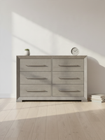 Commode double Arthur par TOCO Meubles en placage de chêne gris avec six tiroirs et poignées en bois assorties