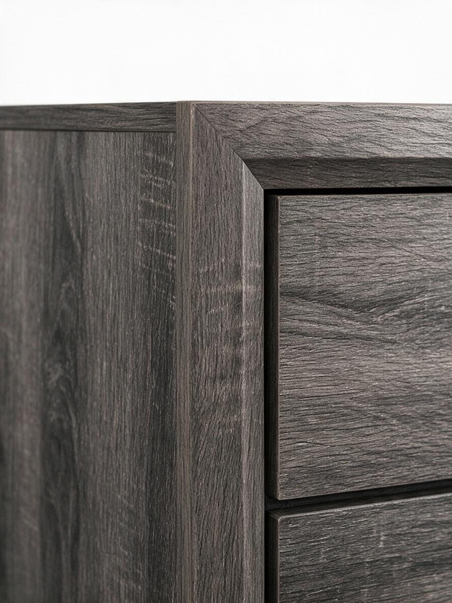 Gros plan sur la texture en grain de bois gris de la commode double Elio de TOCO Meubles avec ses tiroirs encastrés.