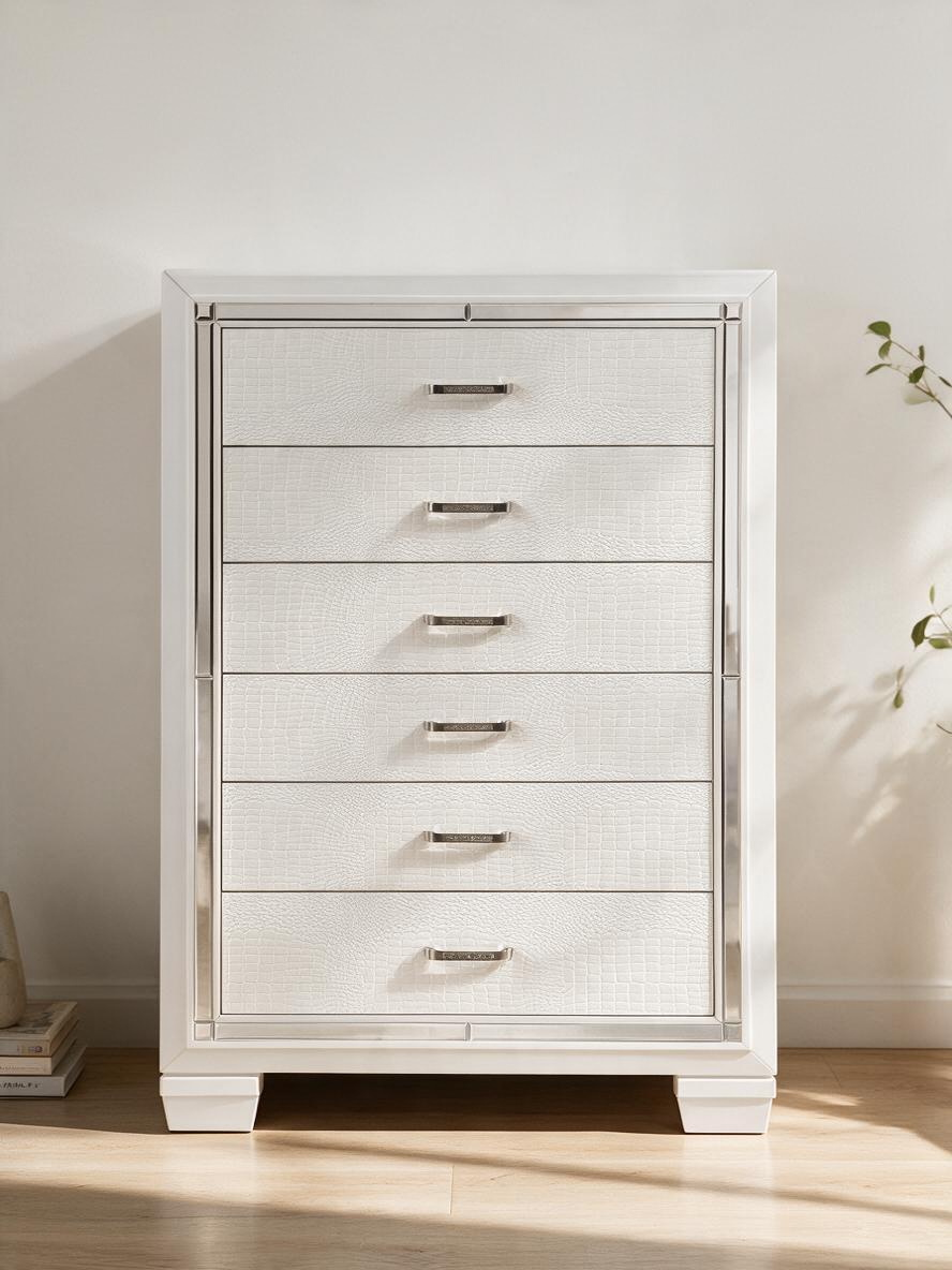 Commode haute TOCO Meubles Aurore blanche à cinq tiroirs avec texture imitation alligator et bordures miroir