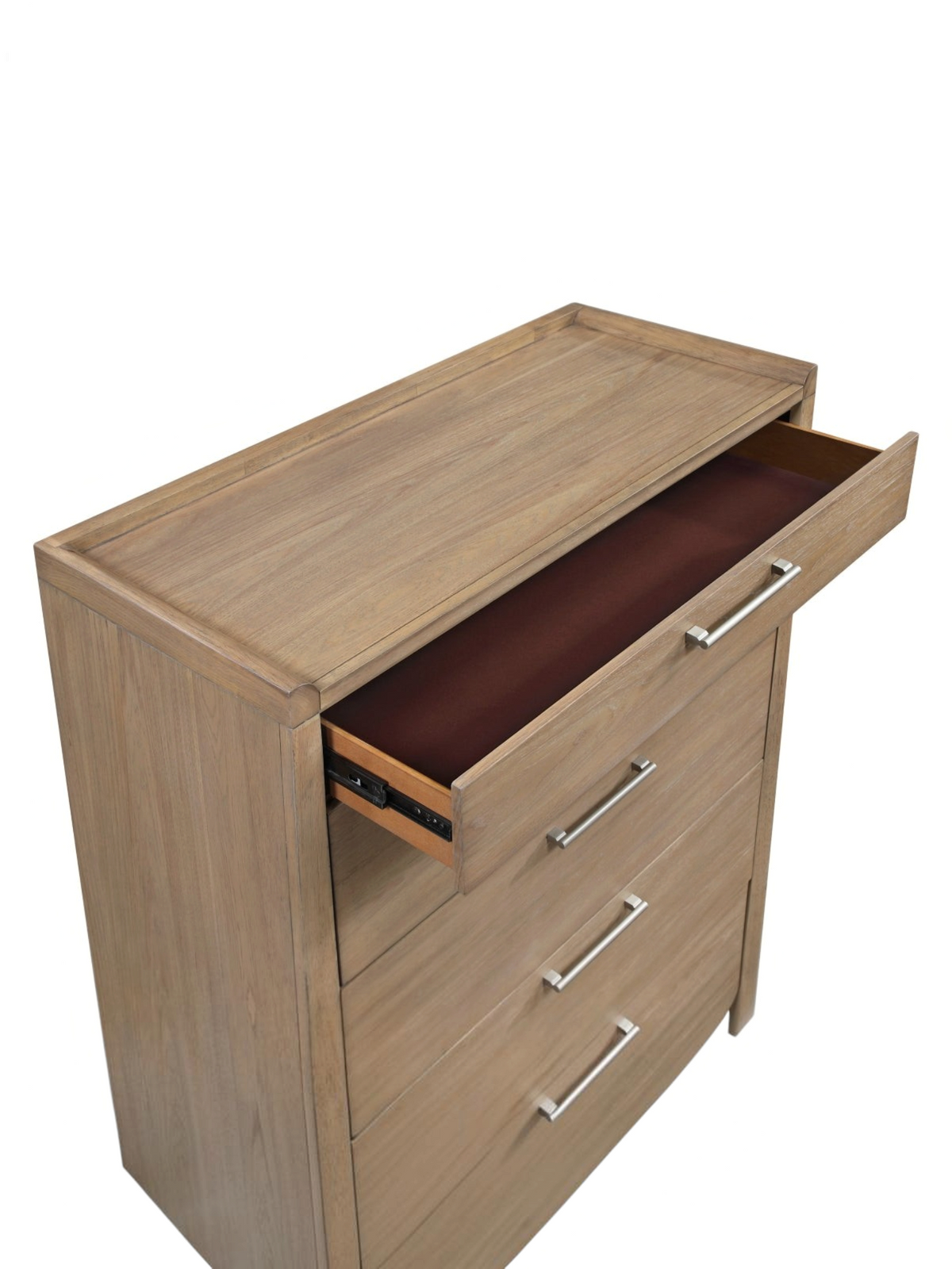 Commode haute Samora par TOCO Meubles en bois brun clair avec cinq tiroirs et poignées en nickel antique