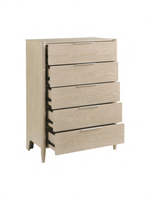 Commode haute Laurent par TOCO Meubles en placage de chêne clair avec cinq tiroirs et poignées en nickel