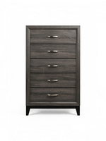 Commode haute Elio TOCO Meubles à cinq tiroirs en fini gris grain de bois avec poignées barres en chrome poli