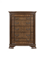 Commode haute Émile de TOCO Meubles en bois brun foncé avec cinq tiroirs, moulures sculptées et poignées en bronze.