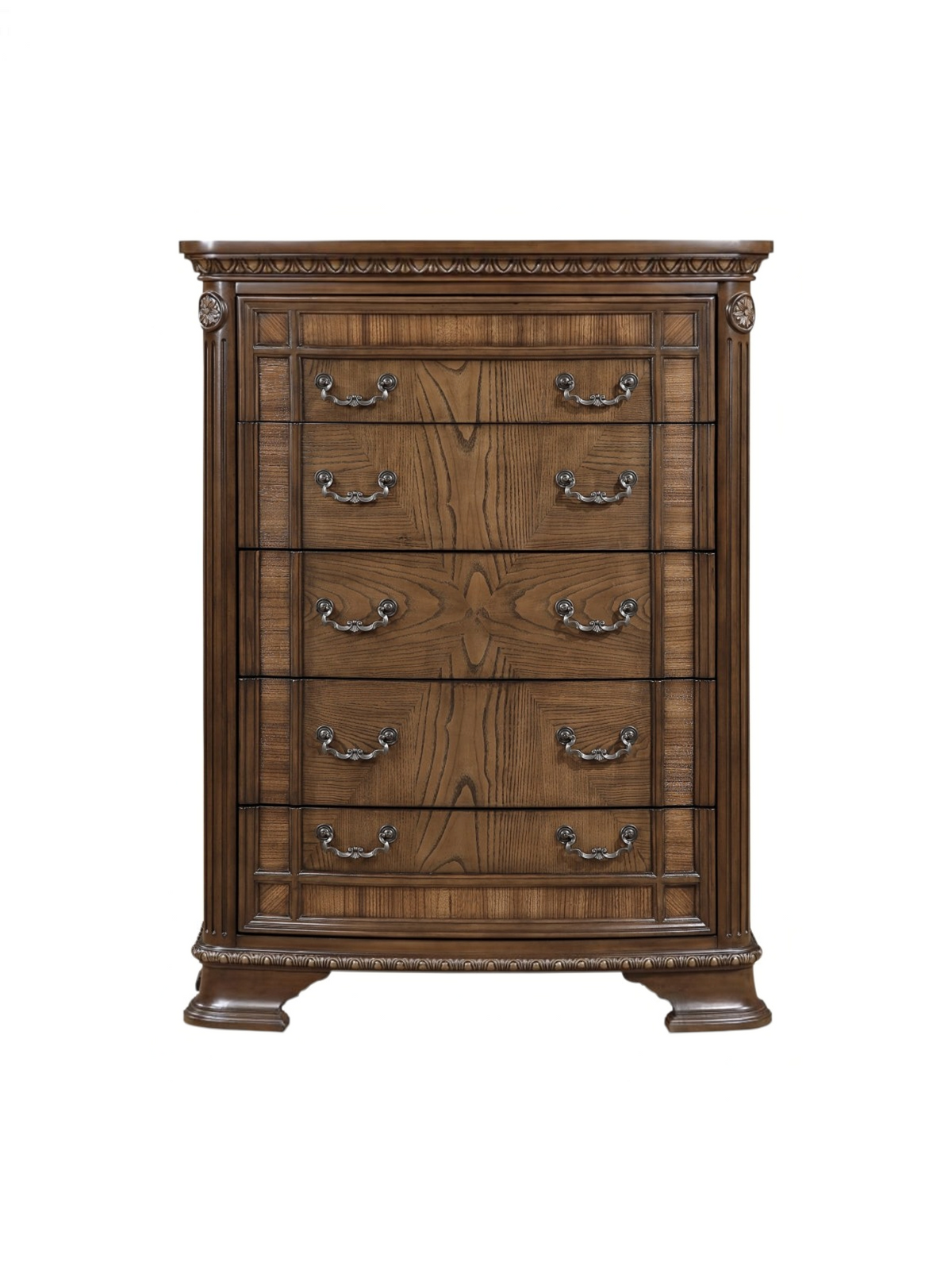 Commode haute Émile de TOCO Meubles en bois brun foncé avec cinq tiroirs, moulures sculptées et poignées en bronze.