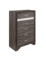 Commode haute Ines TOCO Meubles grise avec cinq tiroirs, bande décorative argentée pailletée et poignées chromées
