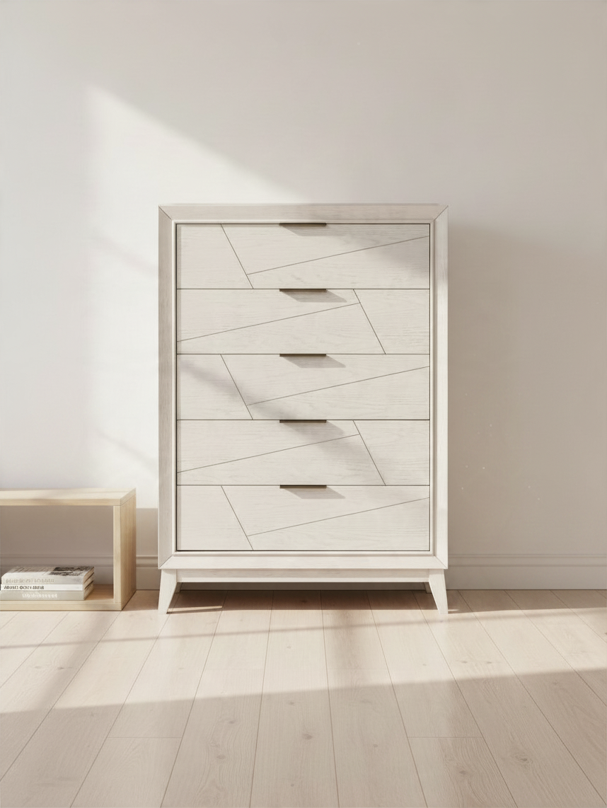 Commode haute Iris TOCO Meubles en bois blanc antique avec cinq tiroirs et motifs géométriques asymétriques