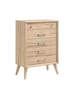 Commode haute TOCO Meubles Joaquin en chêne naturel avec cinq tiroirs et poignées en nickel brossé style mid-century