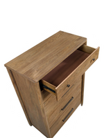 Commode haute Noria TOCO Meubles en placage de hickory brun avec cinq tiroirs et poignées en nickel antique