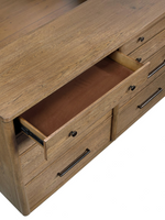 Commode double Noria TOCO Meubles en placage de hickory brun avec huit tiroirs, boutons noirs et poignées en nickel