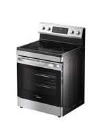 Cuisinière électrique autoportante TOCO Meubles en acier inoxydable et noir avec table de cuisson vitrocéramique et four à convection.