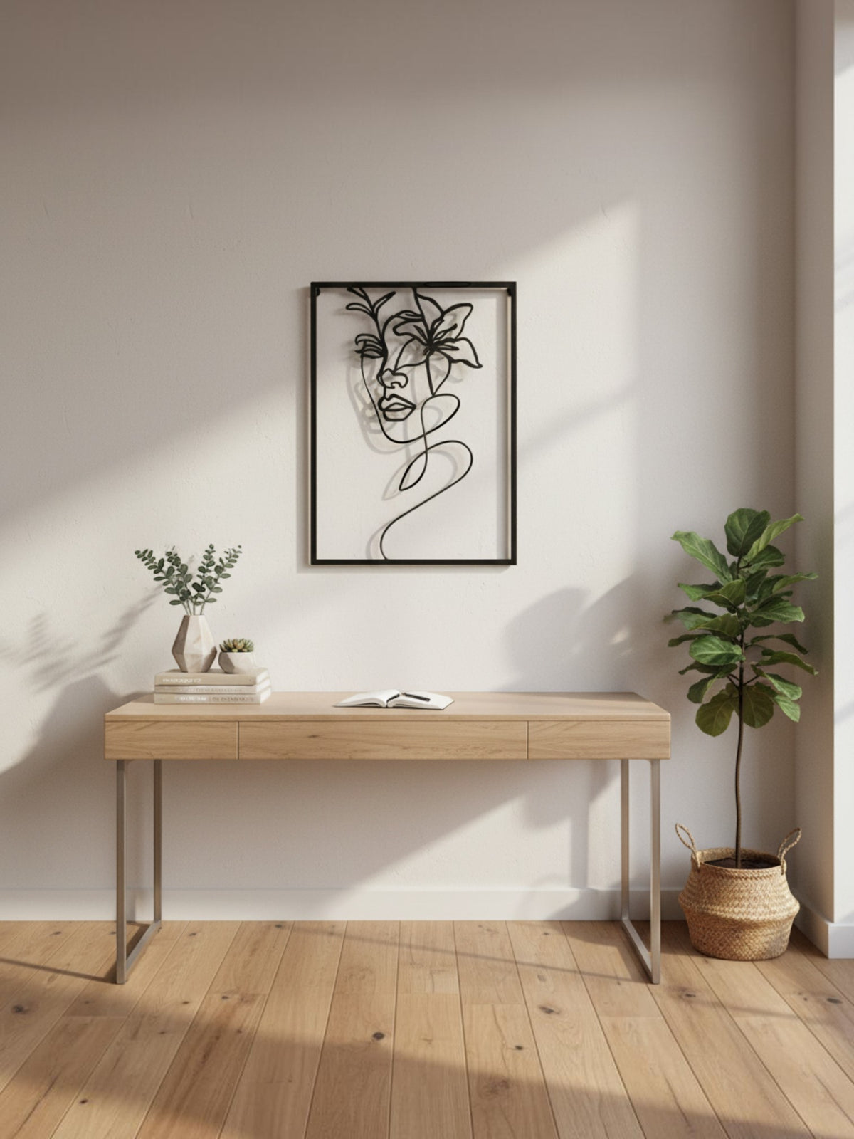 Décoration murale TOCO Meubles en métal noir représentant un portrait féminin stylisé au-dessus d'un bureau en bois.