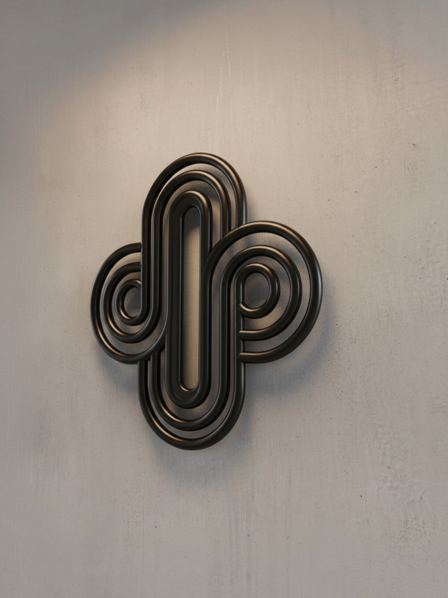 Décoration murale TOCO Meubles Aurum en métal noir aux formes géométriques arrondies sur un mur gris texturé
