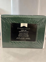Ensemble de draps Dream Touch vert foncé de TOCO Meubles, emballé sous plastique, taille lit jumeau.