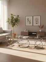 Ensemble de trois tables basses TOCO Meubles Nyx avec plateaux en verre rond et pieds en métal chromé entrelacés