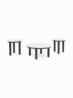 Ensemble de trois tables basses Andru TOCO Meubles avec plateaux blancs effet marbre et pieds cylindriques noirs