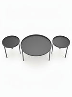 Ensemble de trois tables basses rondes noires TOCO Meubles au design minimaliste avec plateaux à rebords