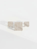 Ensemble de trois tables d'appoint TOCO Meubles en bois clair avec finition blanchie vue de dessus