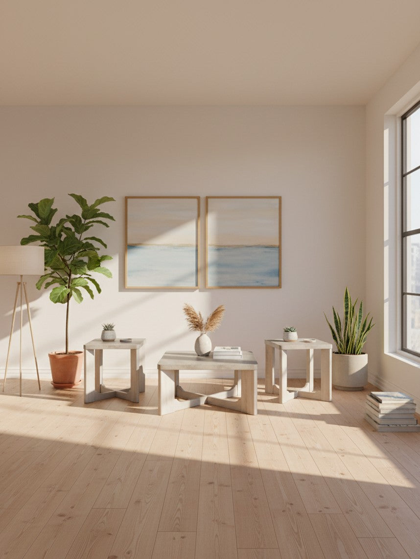 Ensemble de trois tables basses TOCO Meubles en bois blanchi dans un salon lumineux au style scandinave