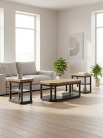 Ensemble de trois tables TOCO Meubles avec plateaux en bois brun et structures en métal noir dans un salon moderne