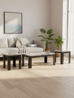 Ensemble de 3 tables basses TOCO Meubles avec plateaux effet marbre et pieds noirs dans un salon moderne