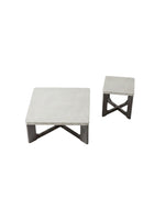 Ensemble de deux tables Toki TOCO Meubles avec plateaux gris effet béton et pieds en bois foncé en forme de X