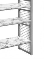 Étagère présentoir TOCO Meubles en métal argenté avec tablettes en stratifié effet marbre blanc et structure grillagée