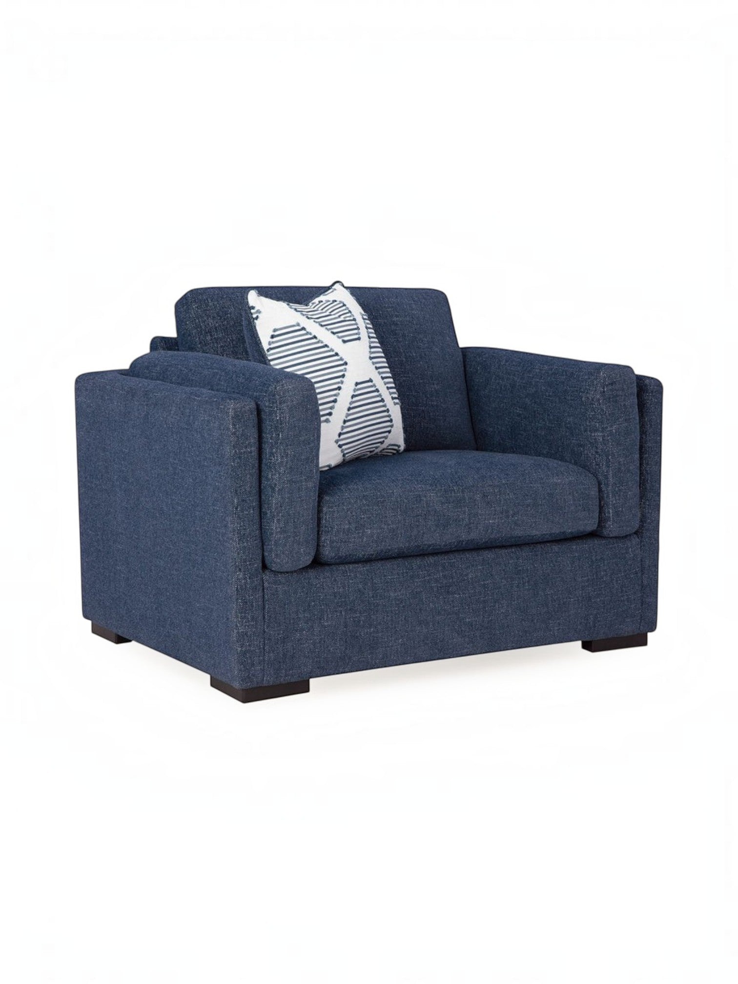 Fauteuil une place et demie TOCO Meubles Evan en tissu bleu texturé avec coussin décoratif à motifs géométriques