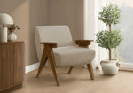 Fauteuil d'appoint Carl TOCO Meubles en tissu bouclé crème avec accoudoirs et pieds en bois clair