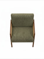 Fauteuil d'appoint TOCO Meubles Brice en tissu vert olive avec structure en bois massif et panneaux latéraux tissés.