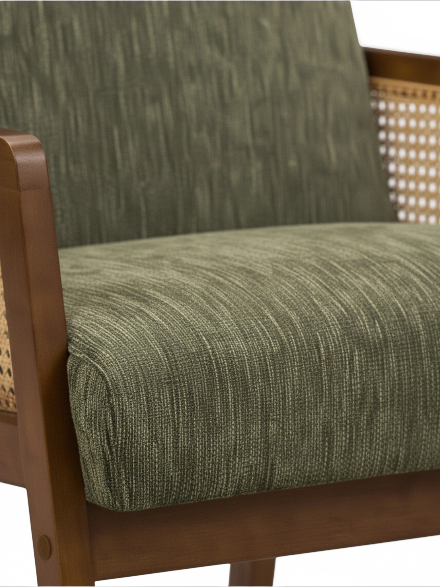 Fauteuil d'appoint TOCO Meubles Brice en tissu vert texturé avec structure en bois massif et détails en cannage
