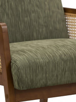 Fauteuil d'appoint TOCO Meubles Brice en tissu vert texturé avec structure en bois massif et détails en cannage