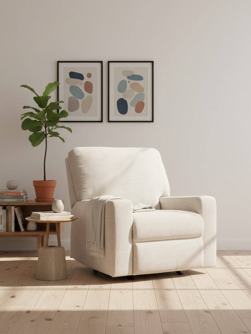 Fauteuil inclinable TOCO Meubles beige en tissu avec jeté, dans un salon moderne avec plante et cadres muraux.