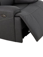 Fauteuil inclinable gris foncé TOCO Meubles Elvis avec repose-pieds relevé et coutures contrastantes.