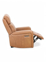 Fauteuil inclinable Miles TOCO Meubles en cuir marron avec repose-pieds et commandes électriques intégrées.