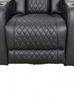 Fauteuil inclinable Warren noir TOCO Meubles en cuir avec surpiqûres en losange et porte-gobelets intégrés.