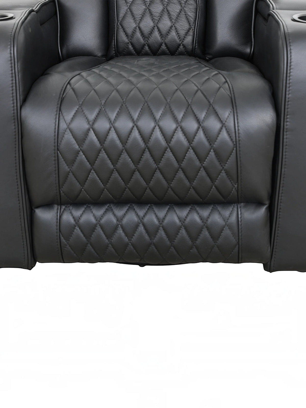 Fauteuil inclinable Warren noir TOCO Meubles en cuir avec surpiqûres en losange et porte-gobelets intégrés.