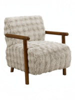 Fauteuil d’appoint Maureen TOCO Meubles gris en fausse fourrure avec accoudoirs en bois, style contemporain.