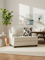 Fauteuil Moka TOCO Meubles couleur quartz avec coussin à motifs géométriques dans un salon moderne et lumineux