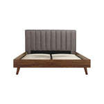 TOCO Meubles Grand Lit Atlas en bois brun avec tête de lit capitonnée grise, style Mid-Century Modern.