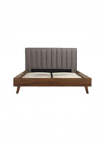 TOCO Meubles Grand Lit Atlas en bois brun avec tête de lit capitonnée grise, style Mid-Century Modern.