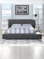 Grand lit Billie TOCO Meubles gris rembourré avec tête de lit confortable, ports USB intégrés et cadre bas moderne.